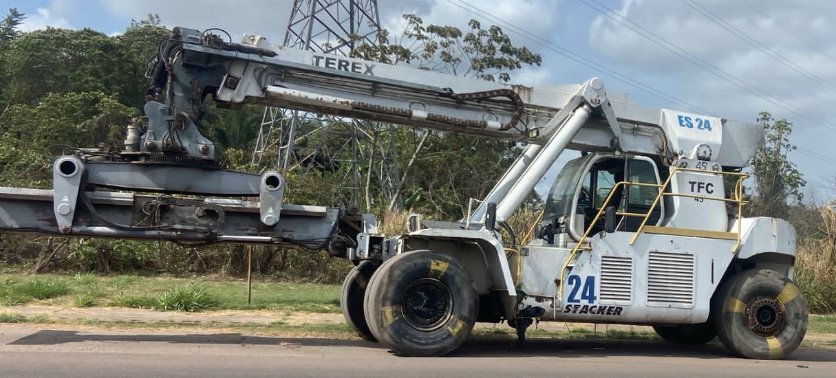Empilhadeira Reach Stacker - Terex - TFC45
