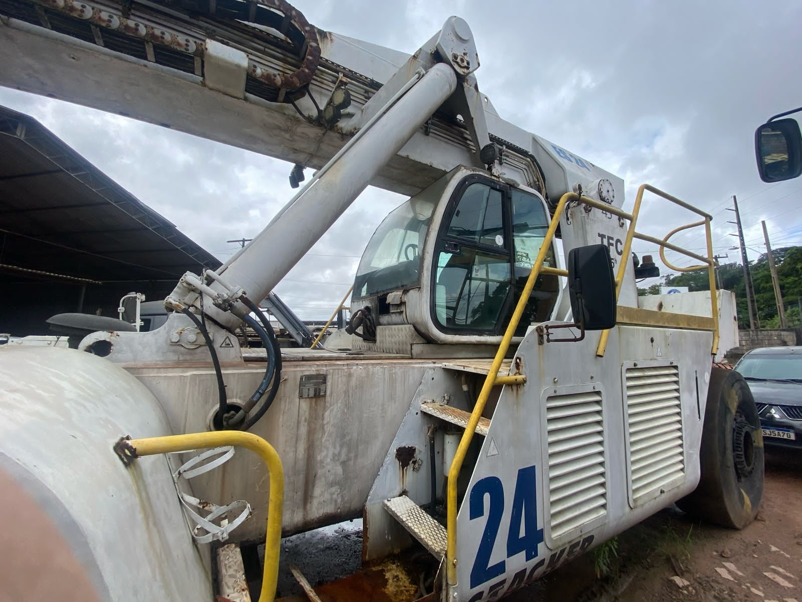 Empilhadeira Reach Stacker - Terex - TFC45