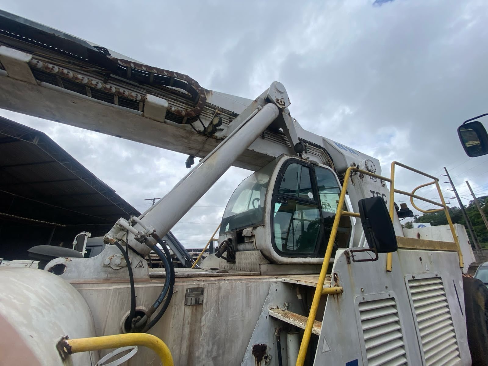 Empilhadeira Reach Stacker - Terex - TFC45