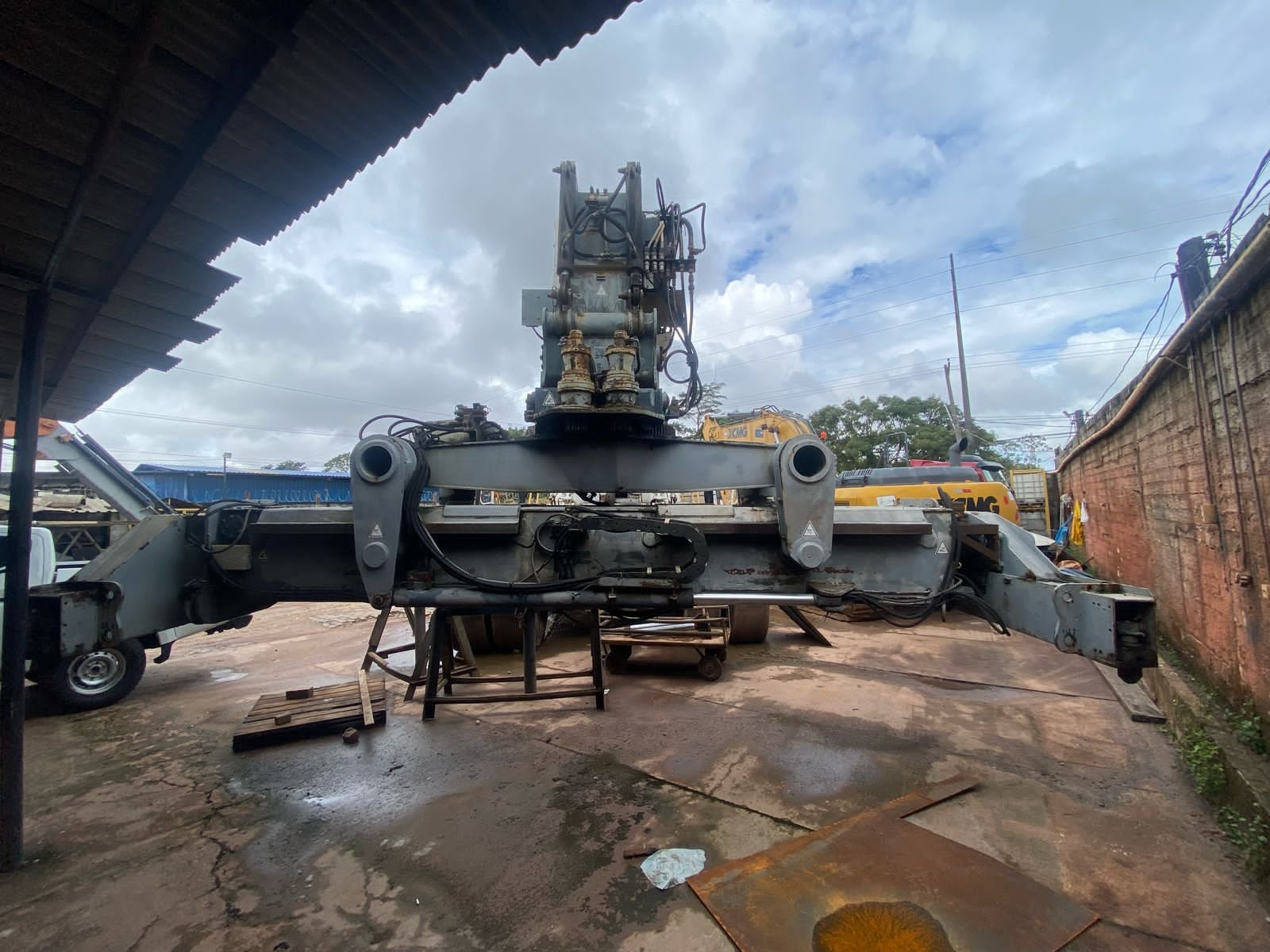 Empilhadeira Reach Stacker - Terex - TFC45