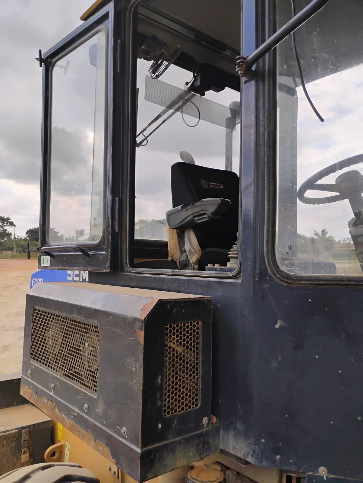 Pá Carregadeira - SEM - 618D