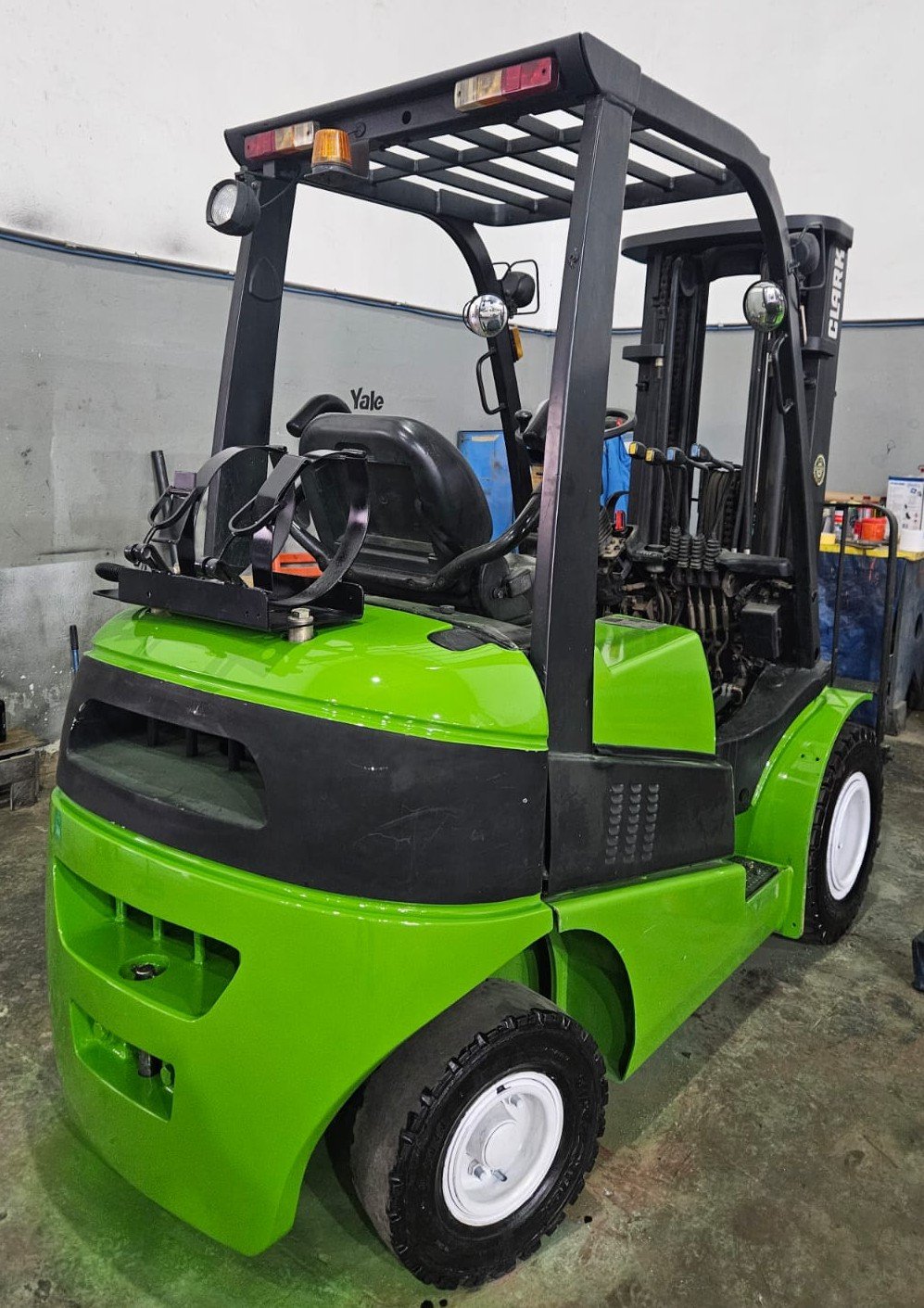 Empilhadeira Combustão - Clark - C25