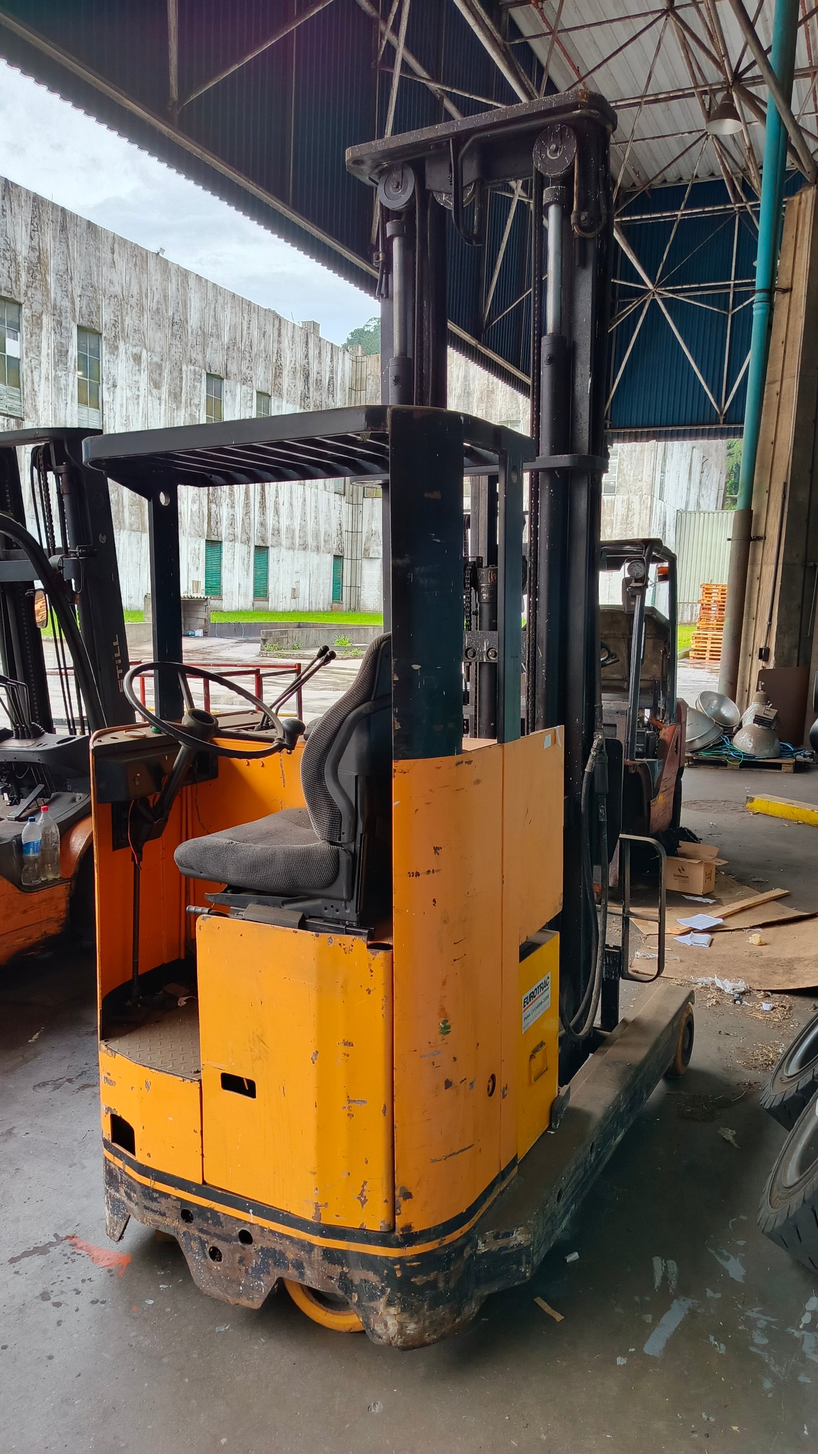 Empilhadeira Retrátil - Toyota - FBRE18