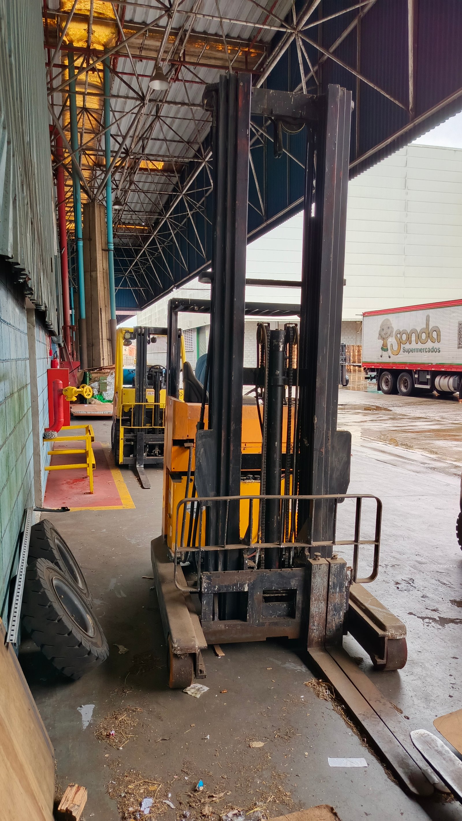 Empilhadeira Retrátil - Toyota - FBRE18