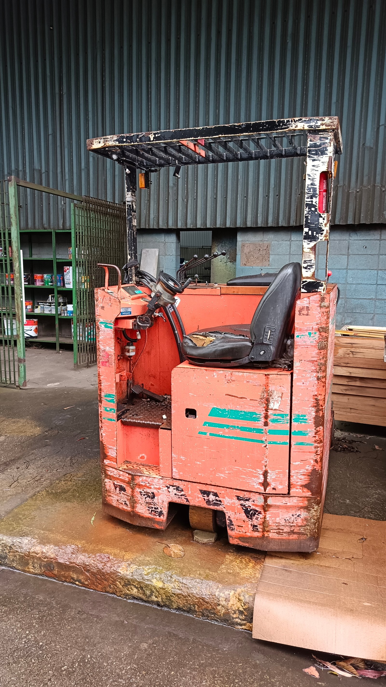 Empilhadeira Retrátil - Nissan - JHC01