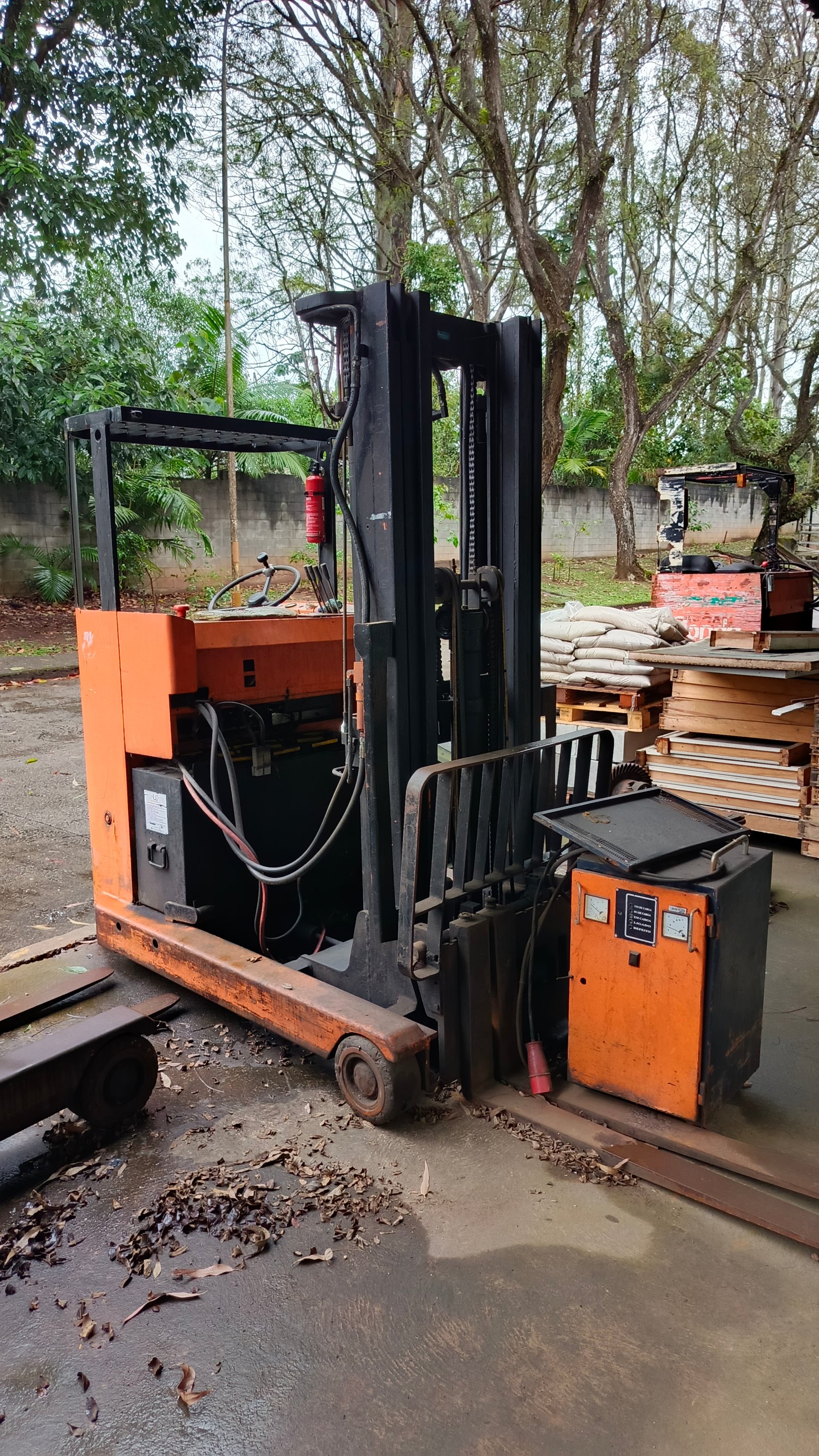 Empilhadeira Retrátil - Toyota - FBRE18