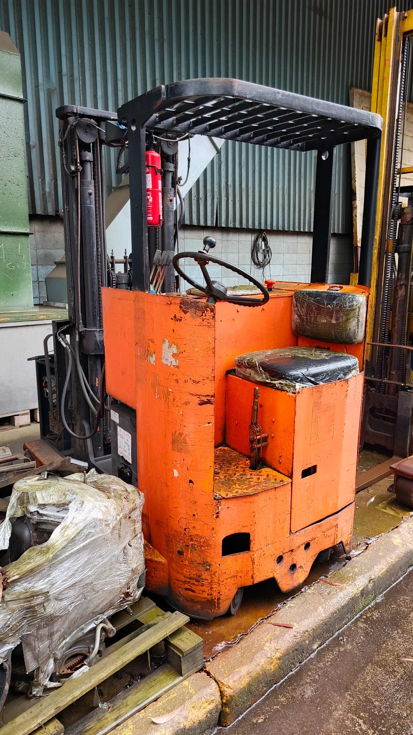 Empilhadeira Retrátil - Toyota - FBRE18