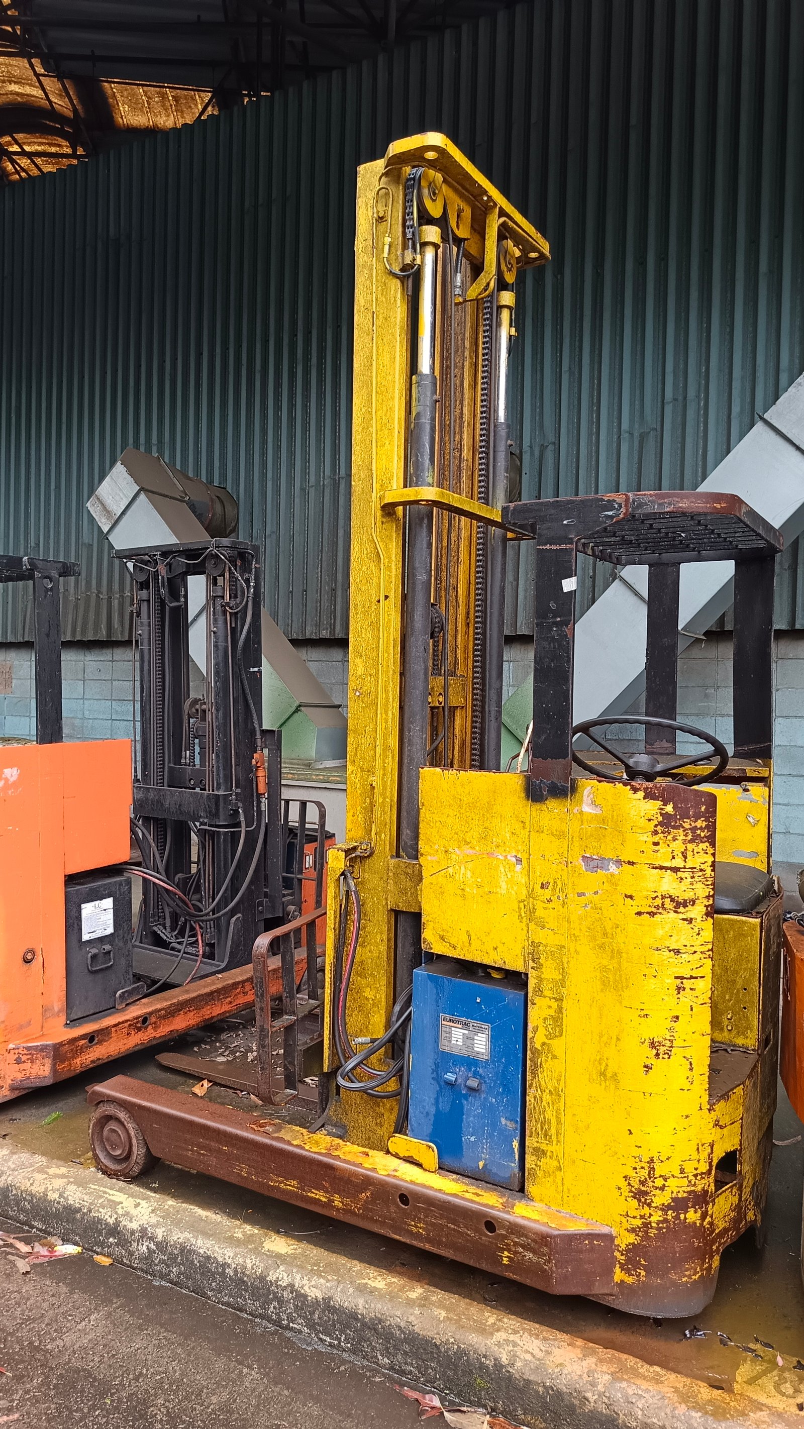 Empilhadeira Retrátil - Toyota - FBRE18