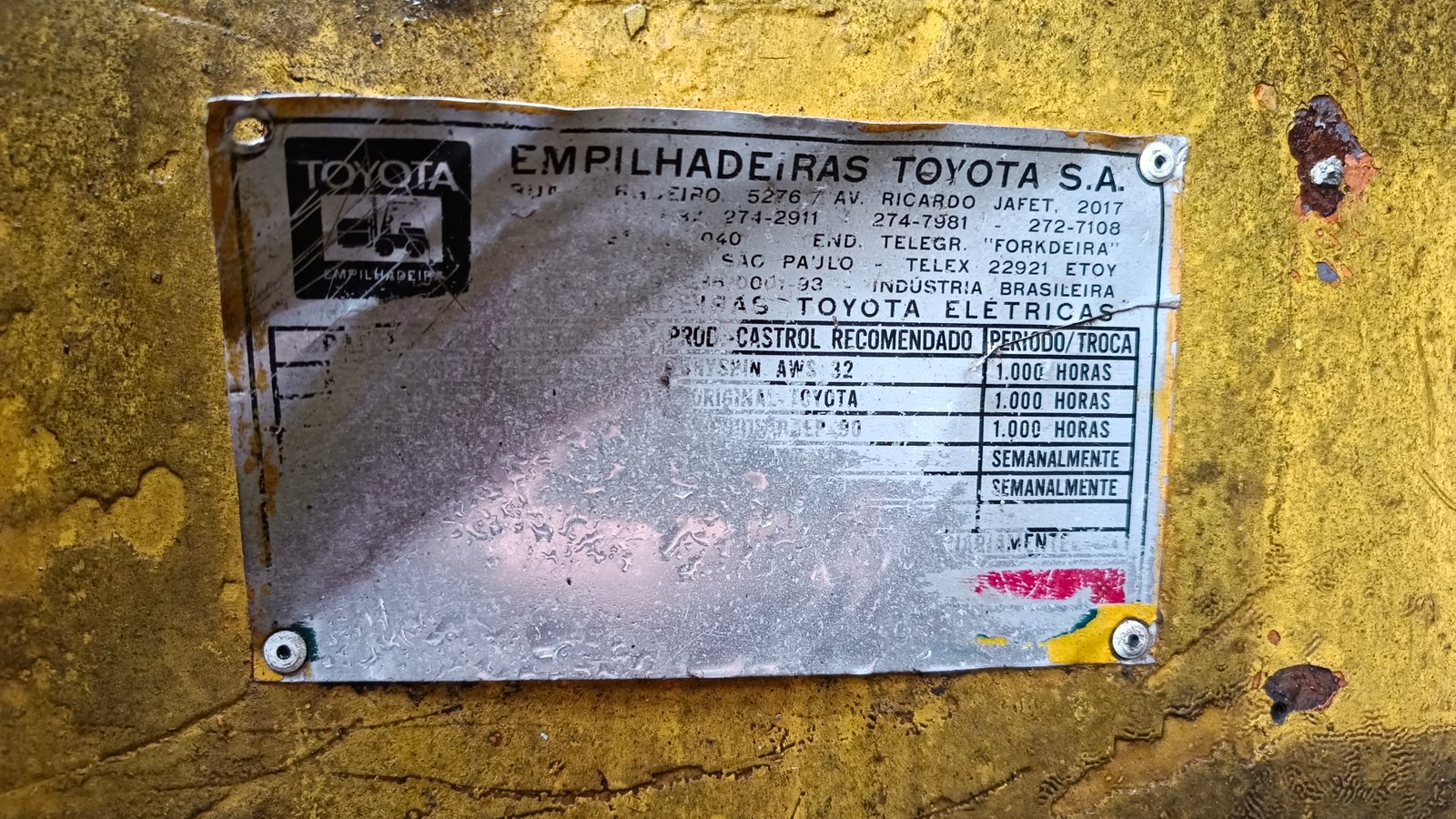 Empilhadeira Retrátil - Toyota - FBRE18