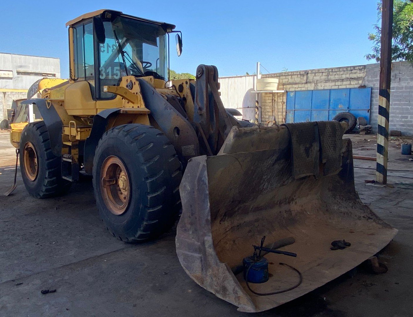 Pá Carregadeira - Volvo - L110F