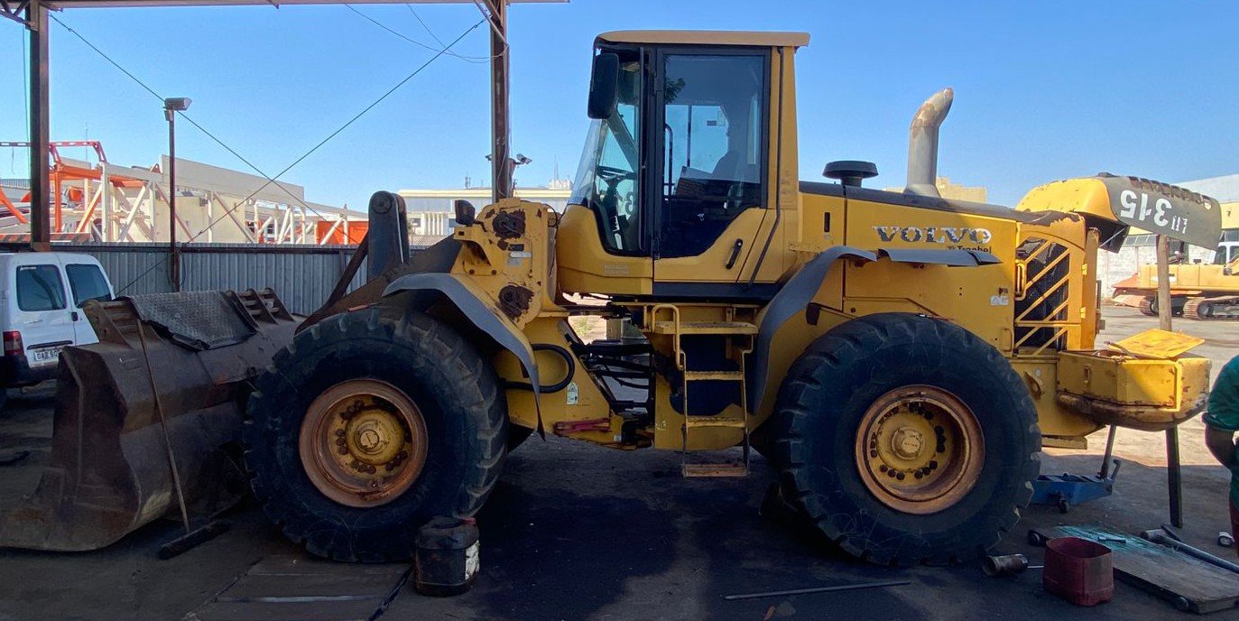 Pá Carregadeira - Volvo - L110F