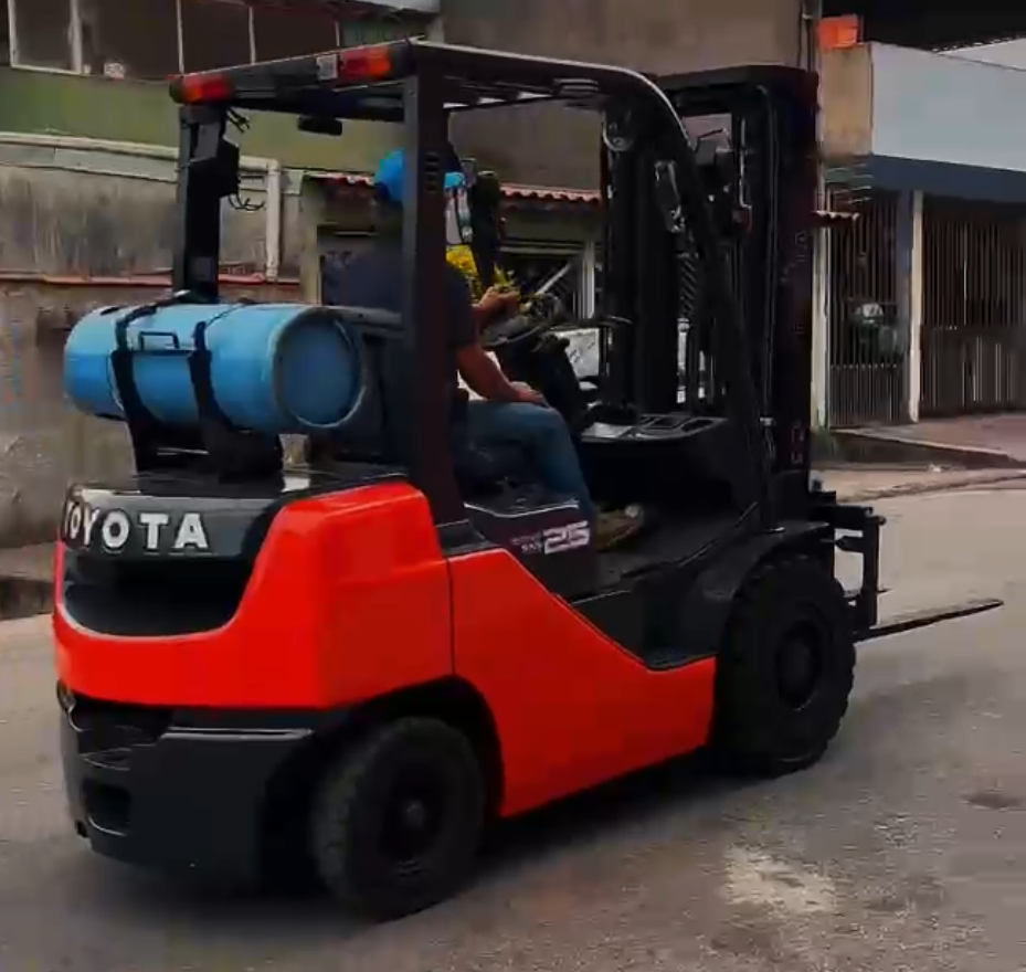 Empilhadeira Combustão - Toyota - 8FG25