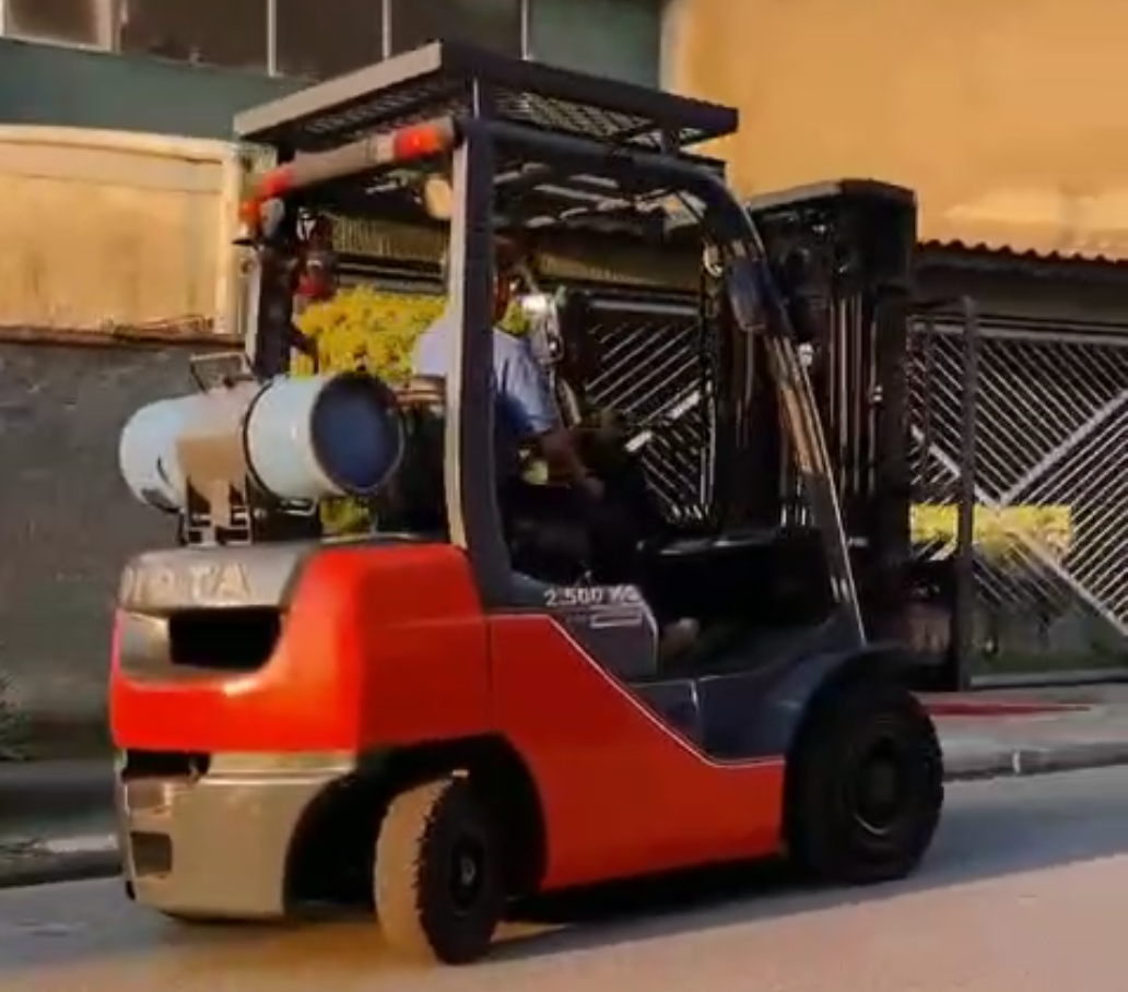 Empilhadeira Combustão - Toyota - 8FG25