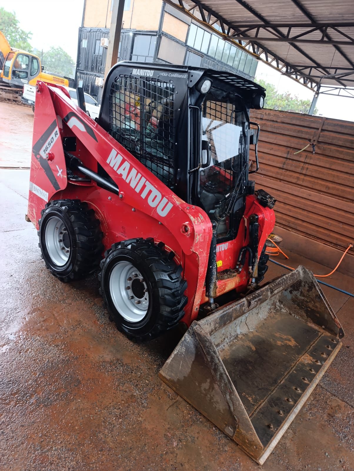 Mini Carregadeira - Manitou - 1650R