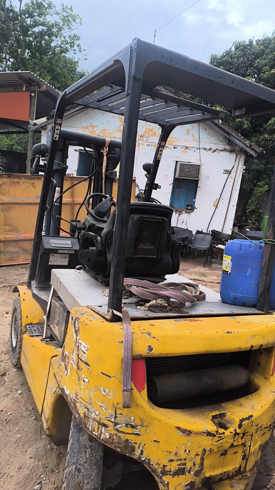 Empilhadeira Combustão - Jungheinrich - DFG25