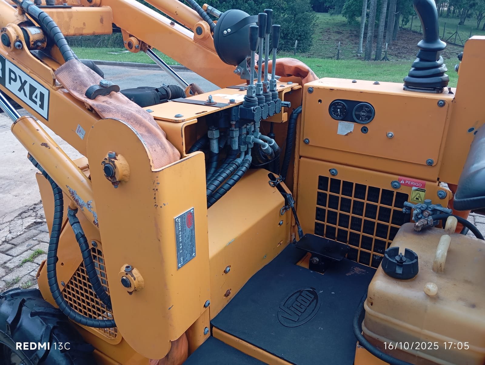 Mini Carregadeira - Vicon - PX4 Trantor