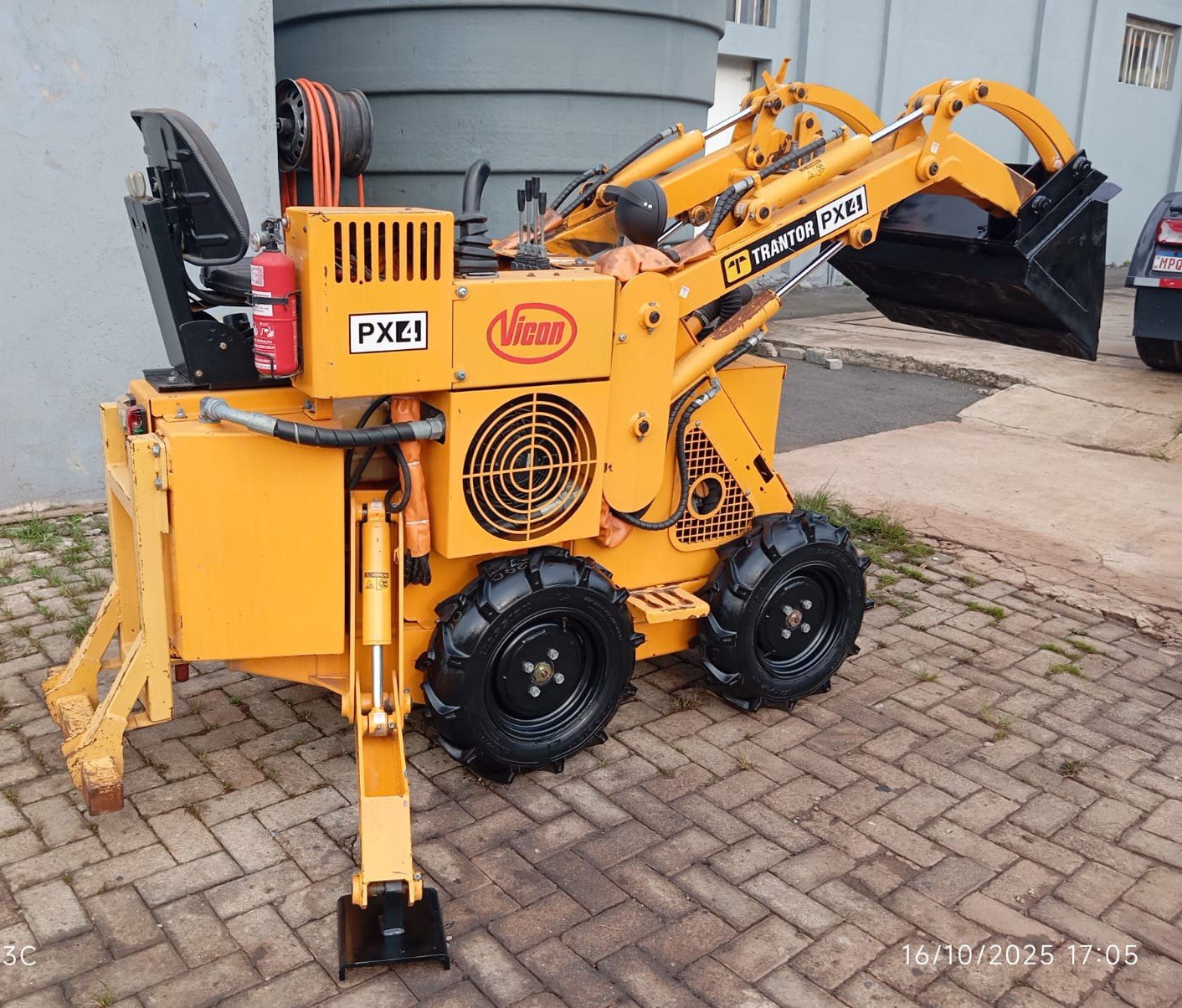 Mini Carregadeira - Vicon - PX4 Trantor