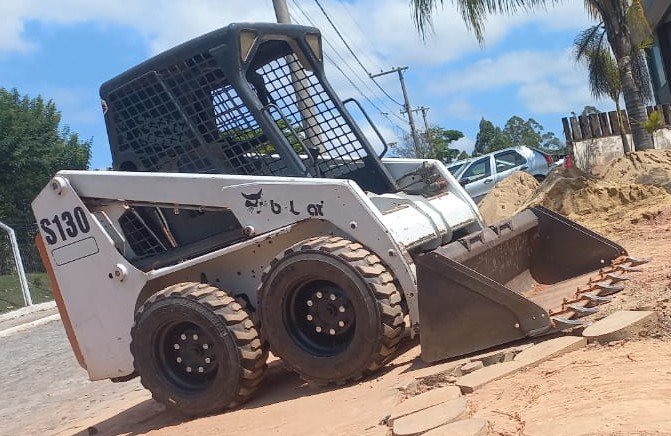 Mini Carregadeira - BobCat - S130
