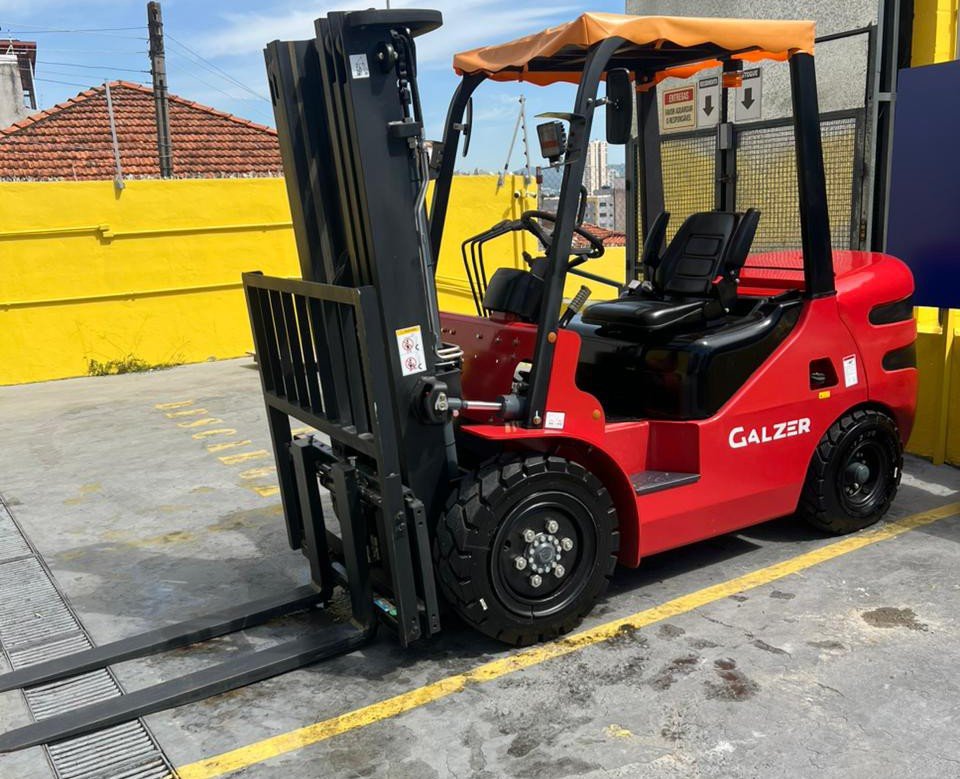 Empilhadeira Combustão - Galzer - CPCD30