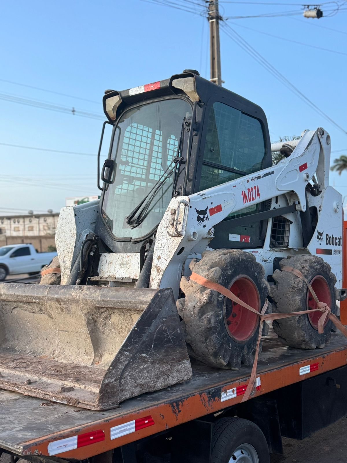 Mini Carregadeira - BobCat - S570