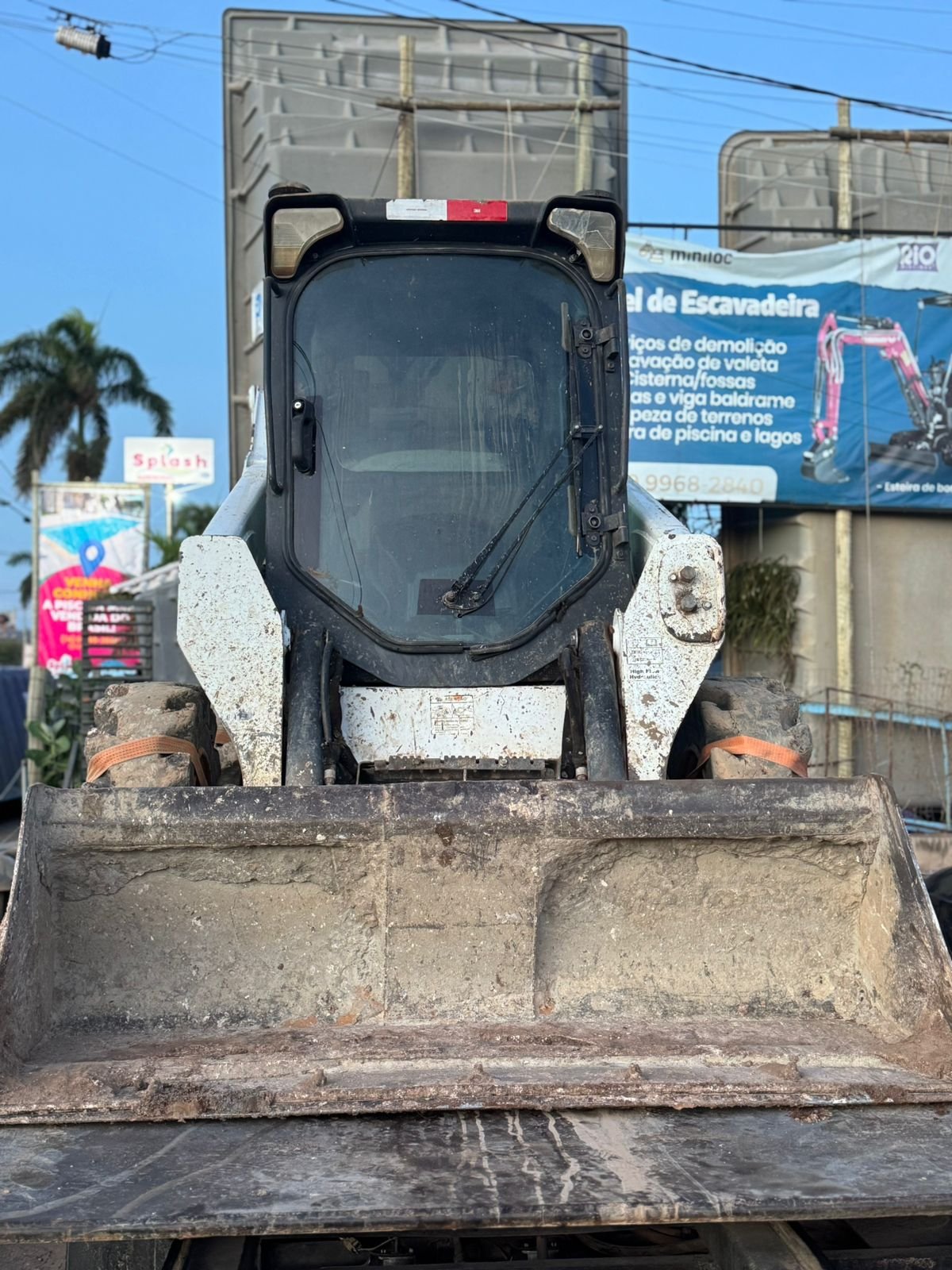 Mini Carregadeira - BobCat - S570