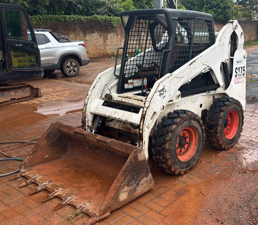Mini Carregadeira - BobCat - S175