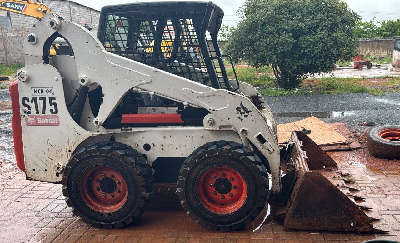 Mini Carregadeira - BobCat - S175