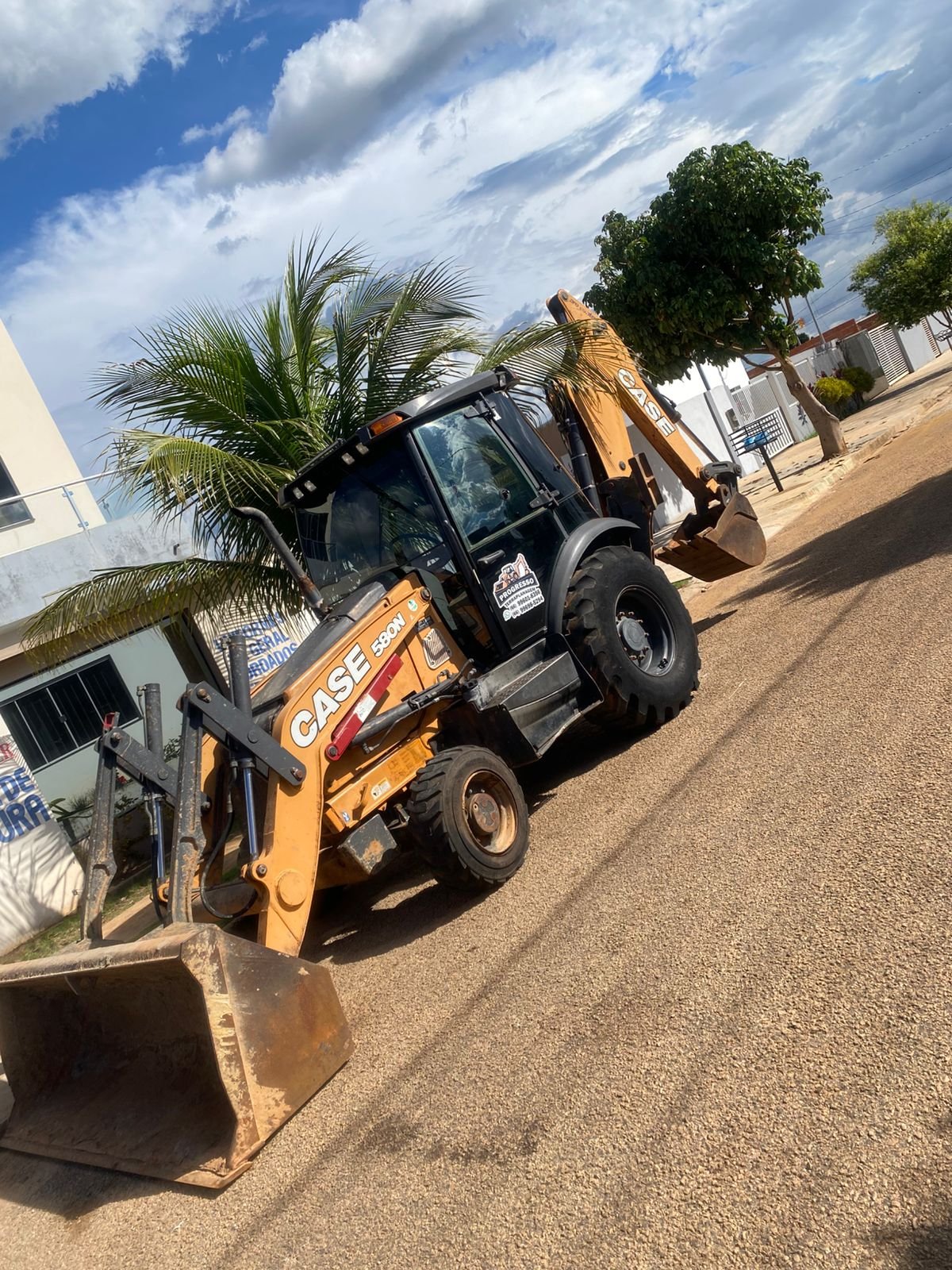 Retroescavadeira - Case - 580N