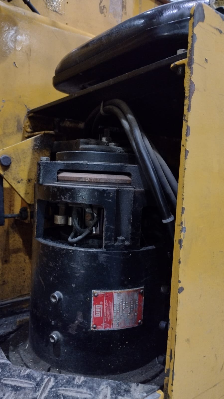 Empilhadeira Retrátil - Ameise - ETV20