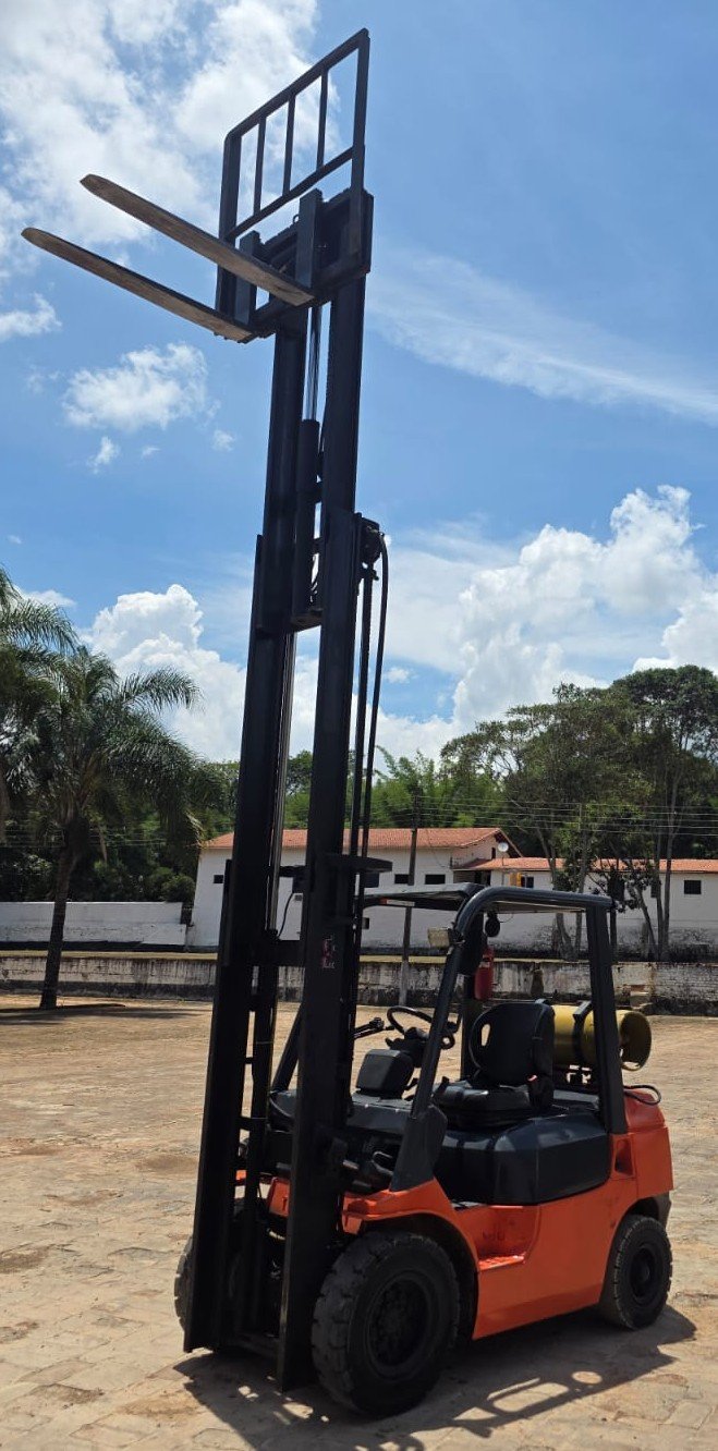Empilhadeira Combustão - Toyota - 7FG25