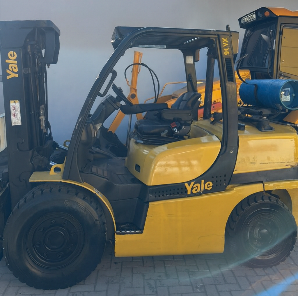 Empilhadeira Combustão - Yale - GP090VX