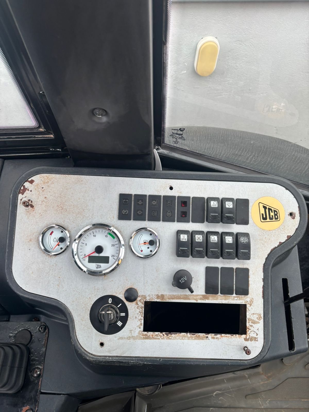 Retroescavadeira - JCB - 3C Plus