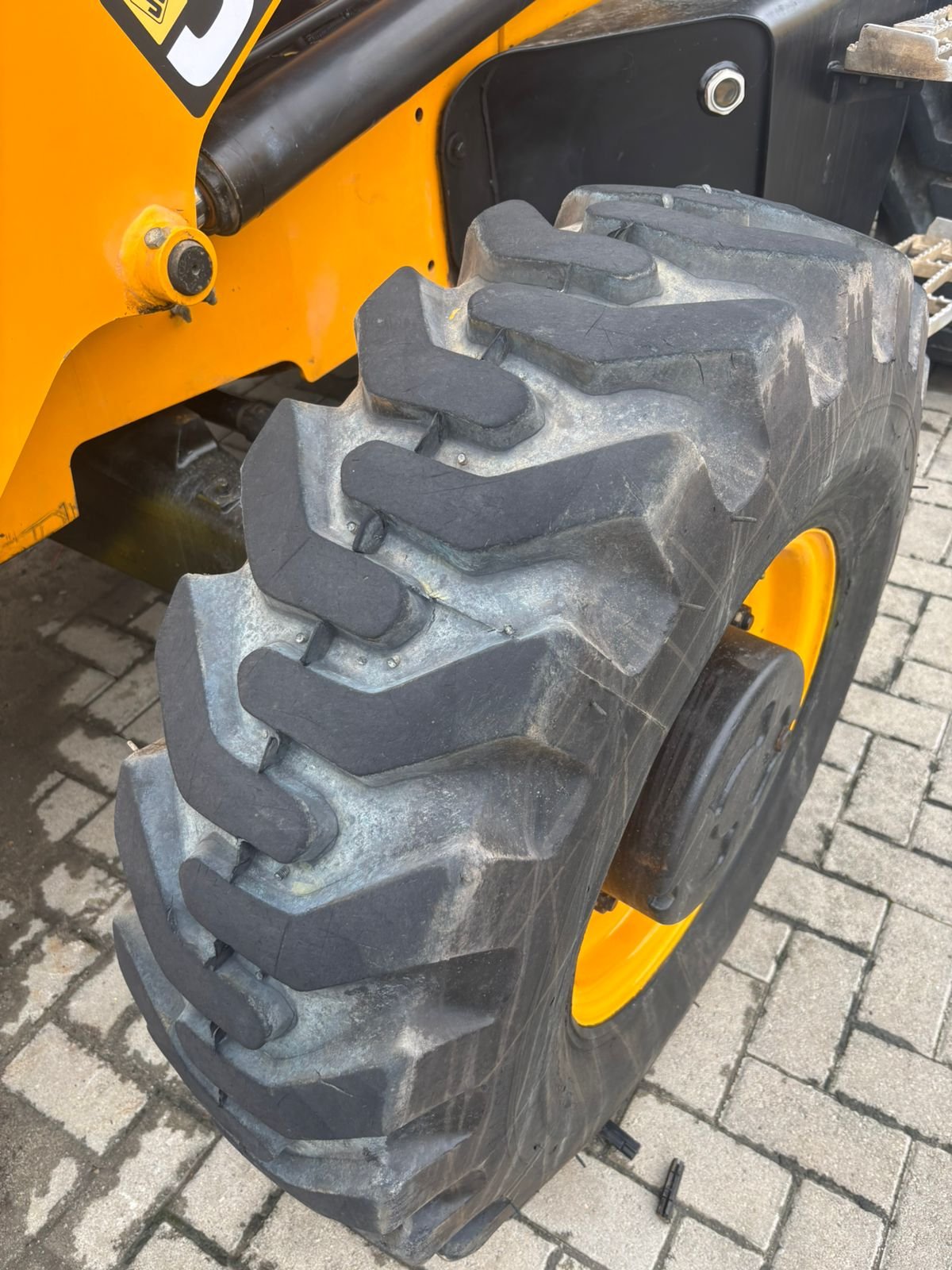 Retroescavadeira - JCB - 3C Plus