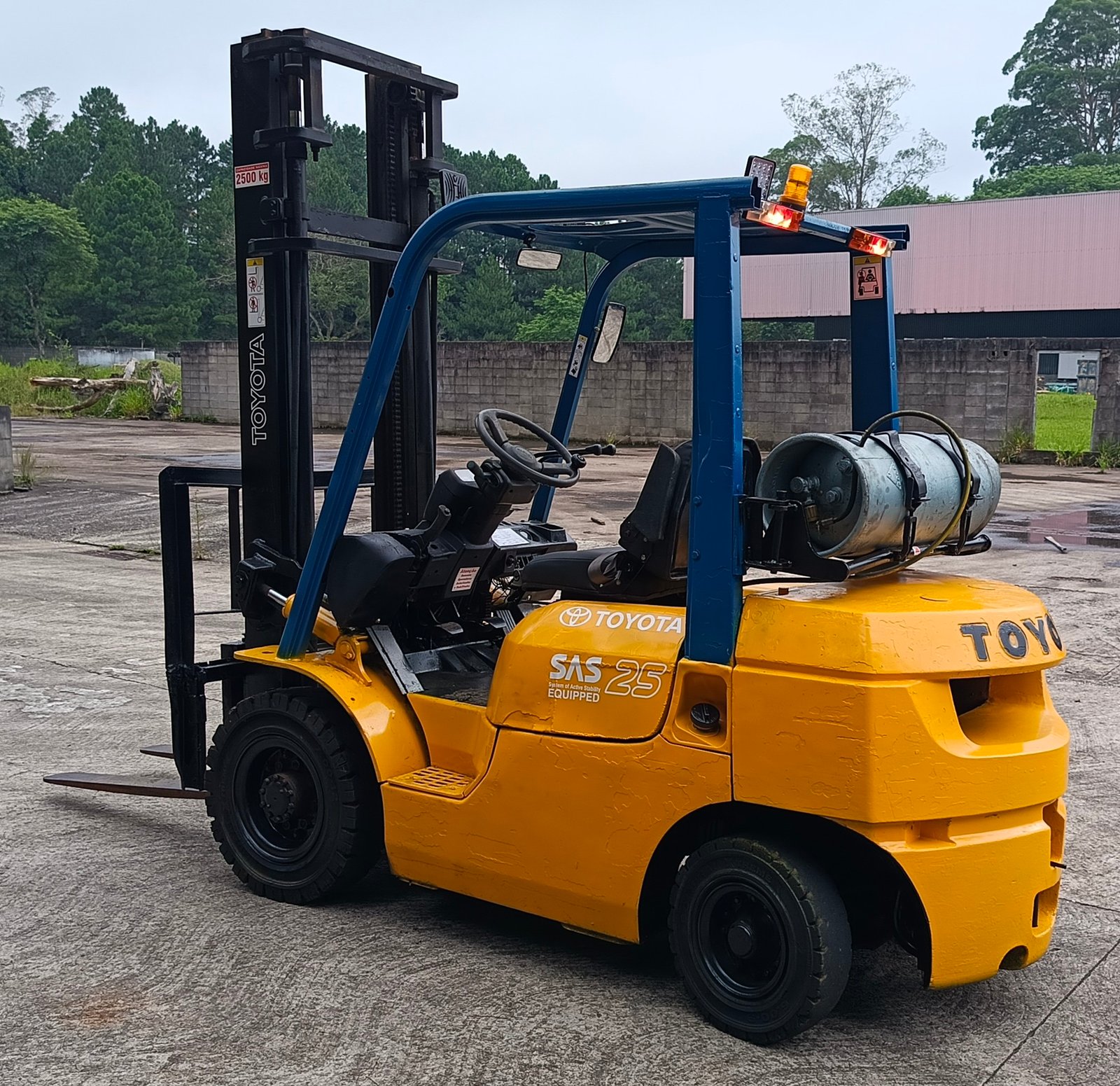 Empilhadeira Combustão - Toyota - 7FG25