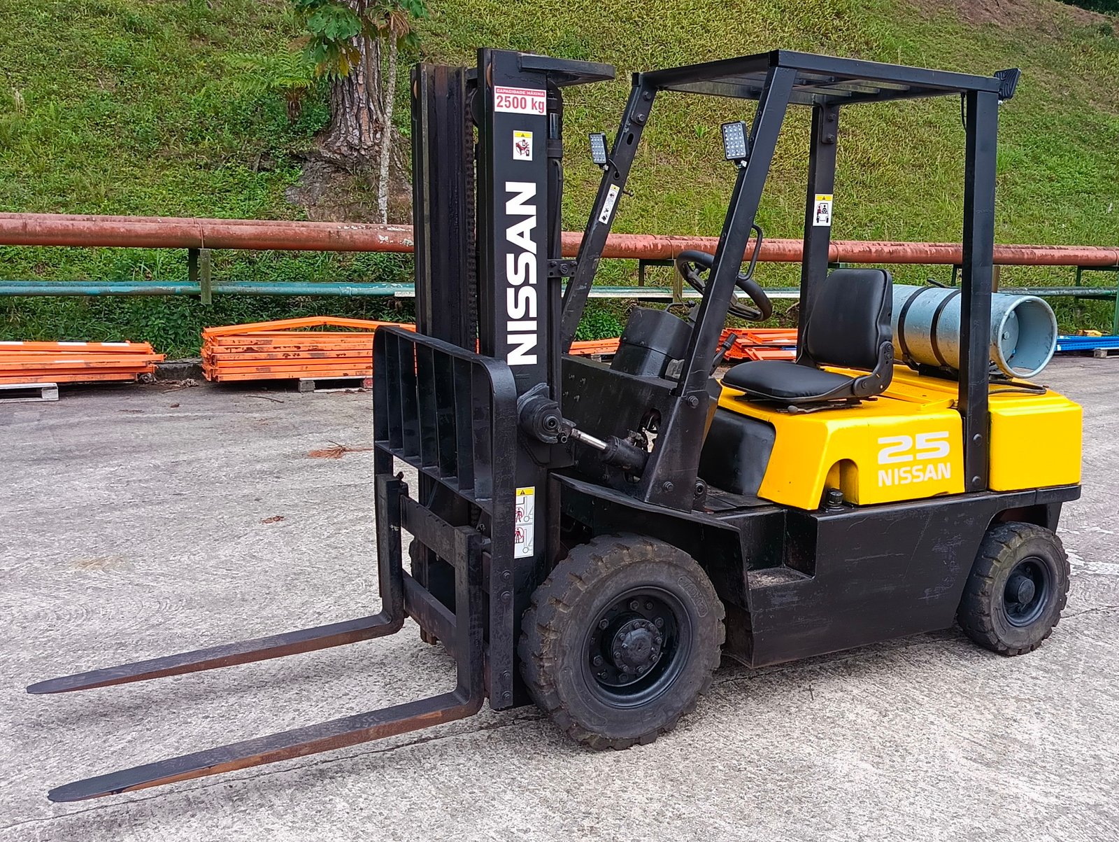 Empilhadeira Combustão - Nissan - PJ02A25U