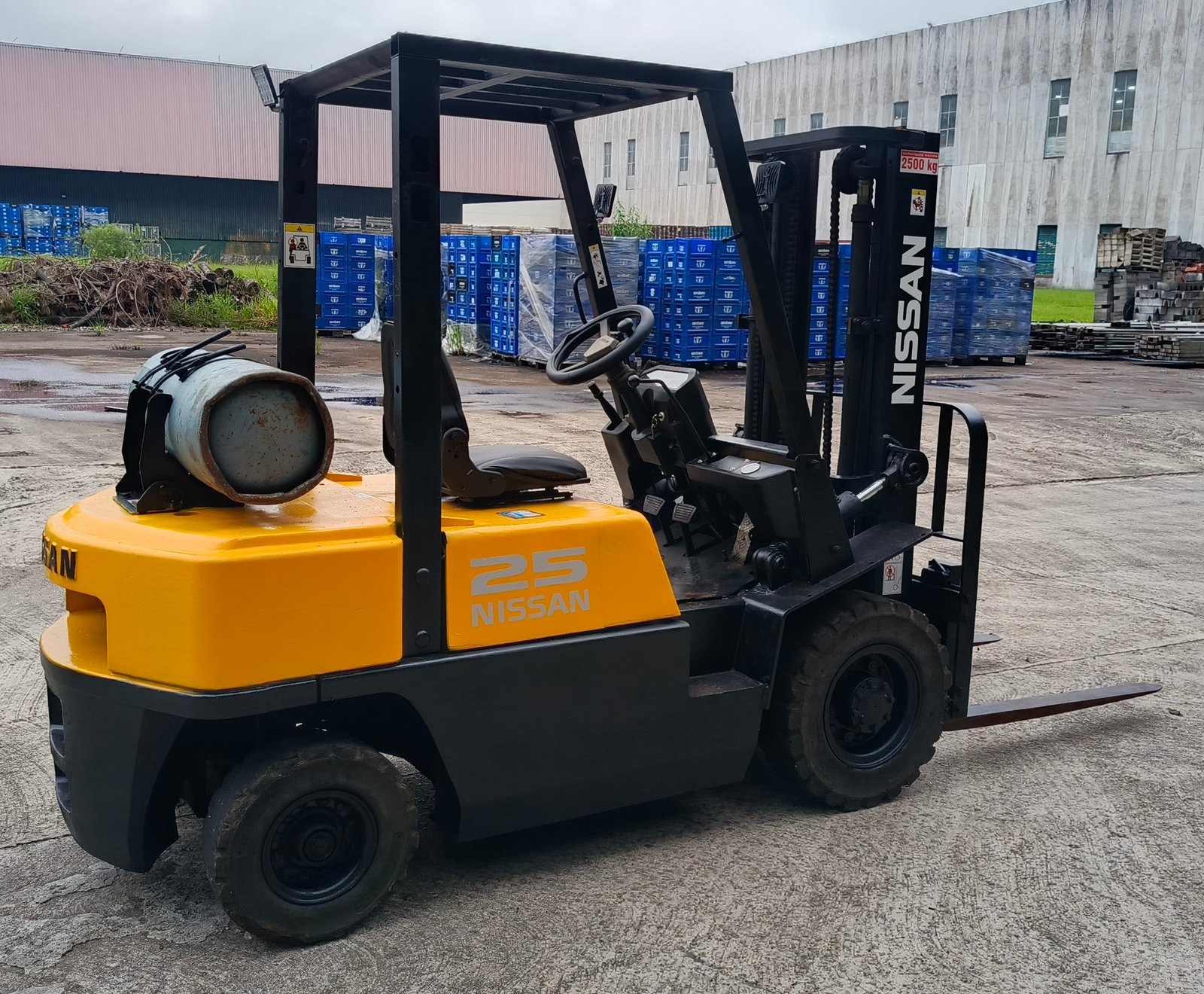 Empilhadeira Combustão - Nissan - PJ02A25U