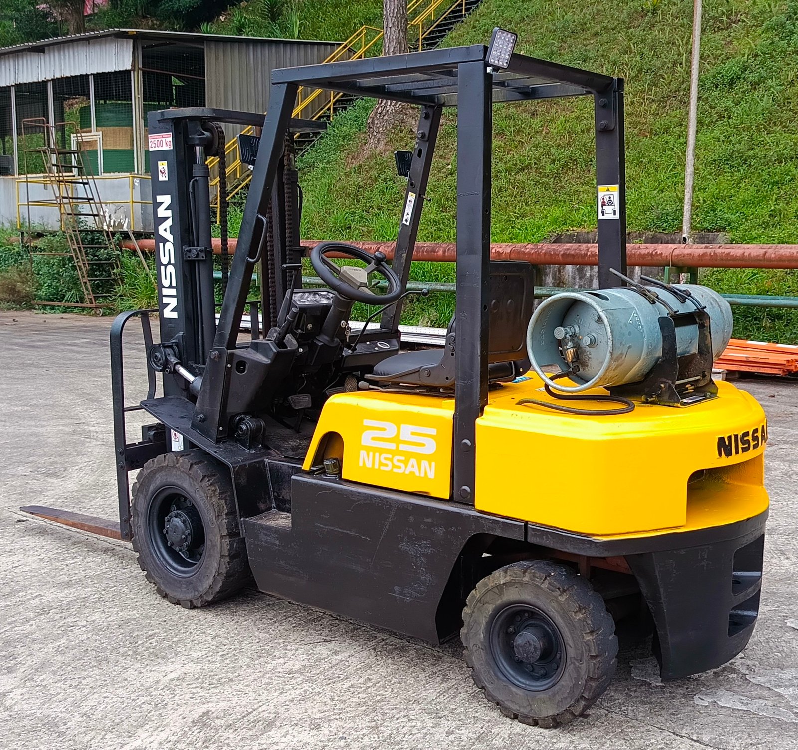 Empilhadeira Combustão - Nissan - PJ02A25U