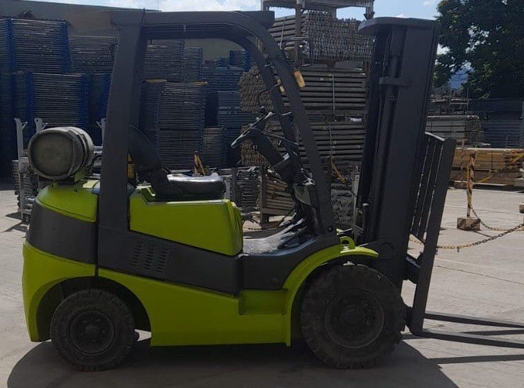 Empilhadeira Combustão - Clark - C25