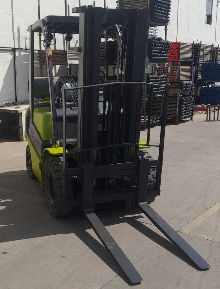 Empilhadeira Combustão - Clark - C25