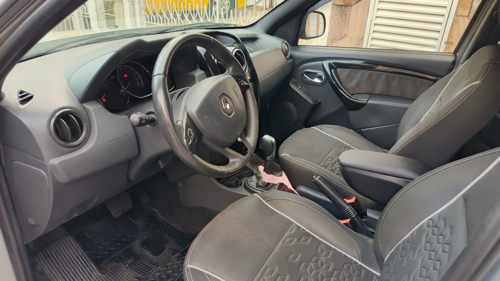 Veículo / Carro - Renault - OROCH DYN 2.0