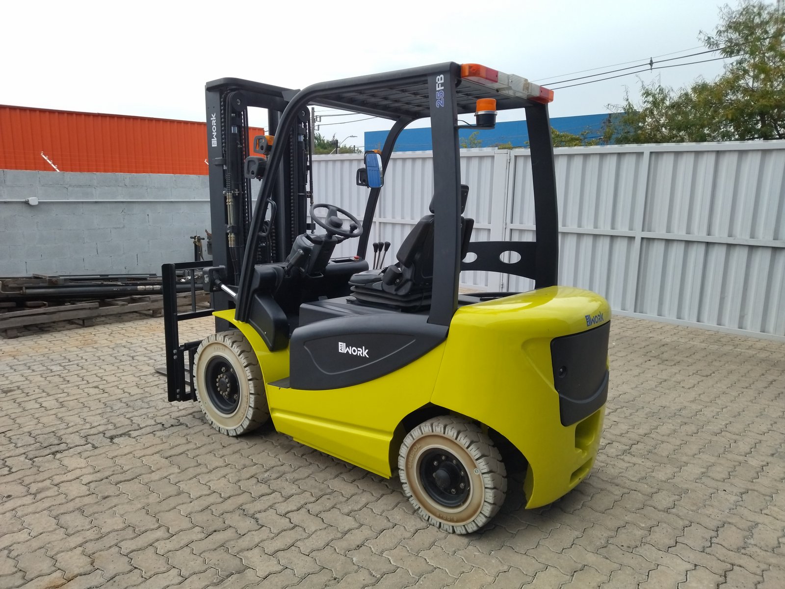 Empilhadeira Contrabalanceada - All Work - FB20